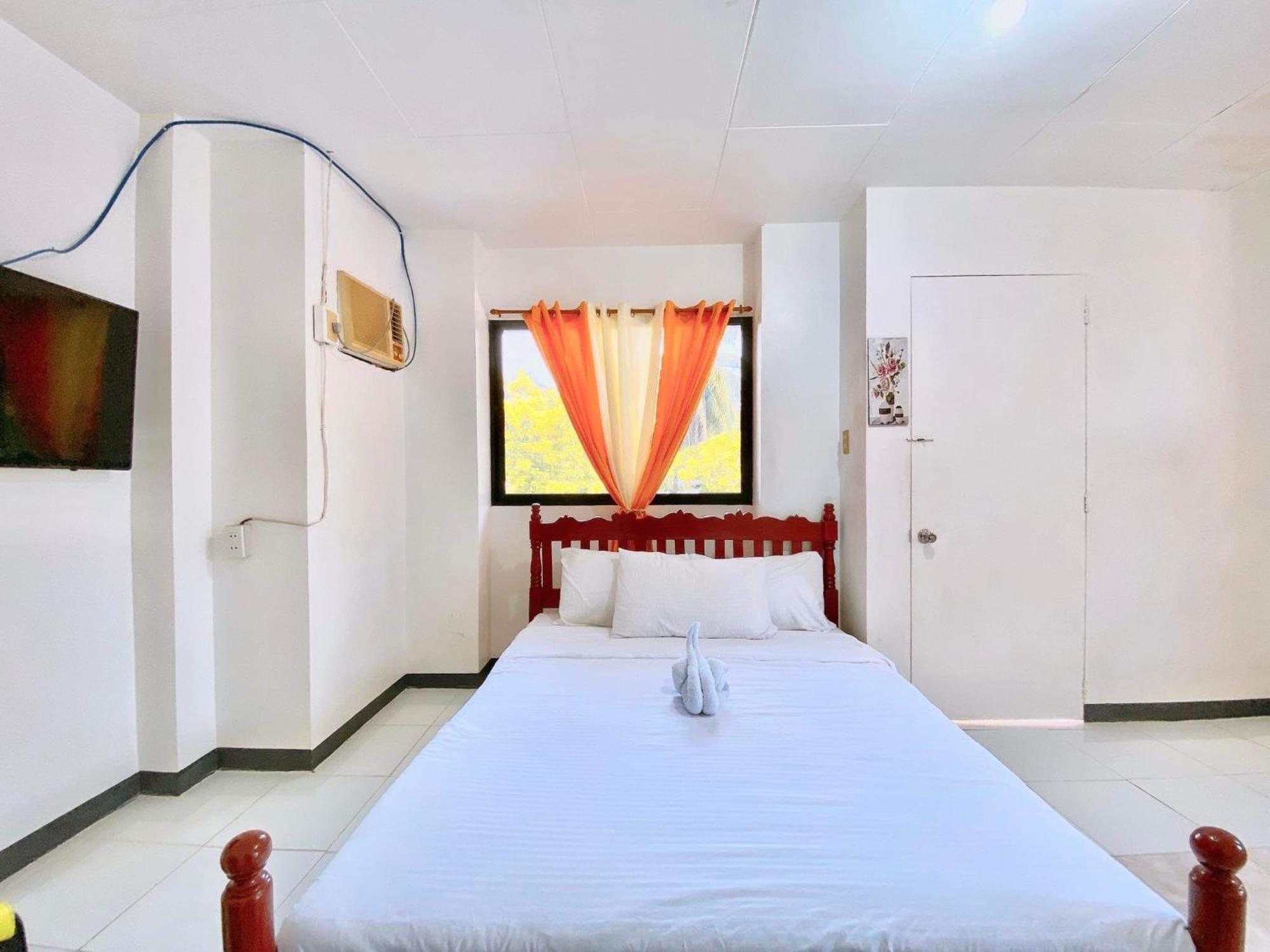 Luna Oslob Travellers Inn Buitenkant foto
