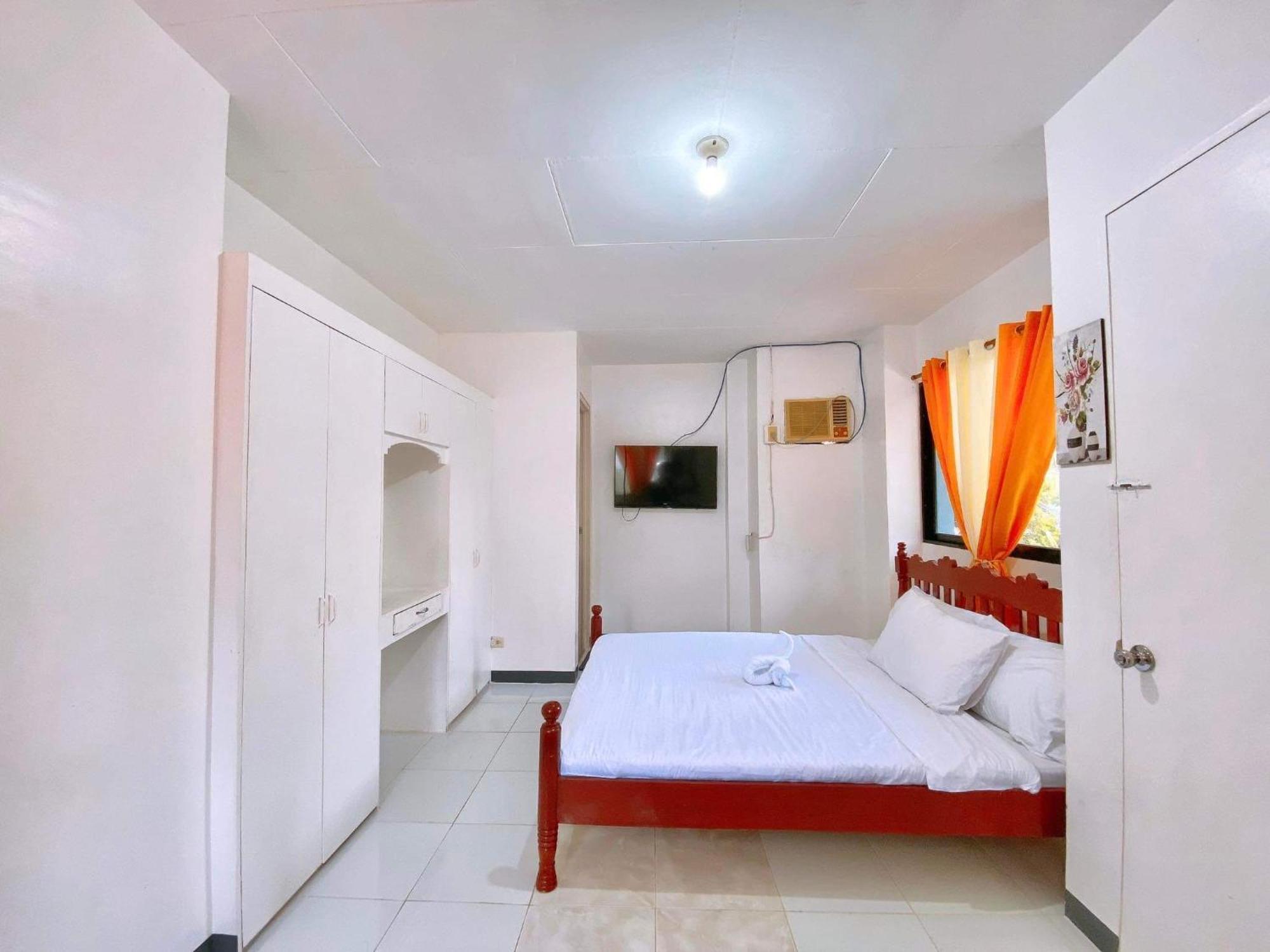 Luna Oslob Travellers Inn Buitenkant foto