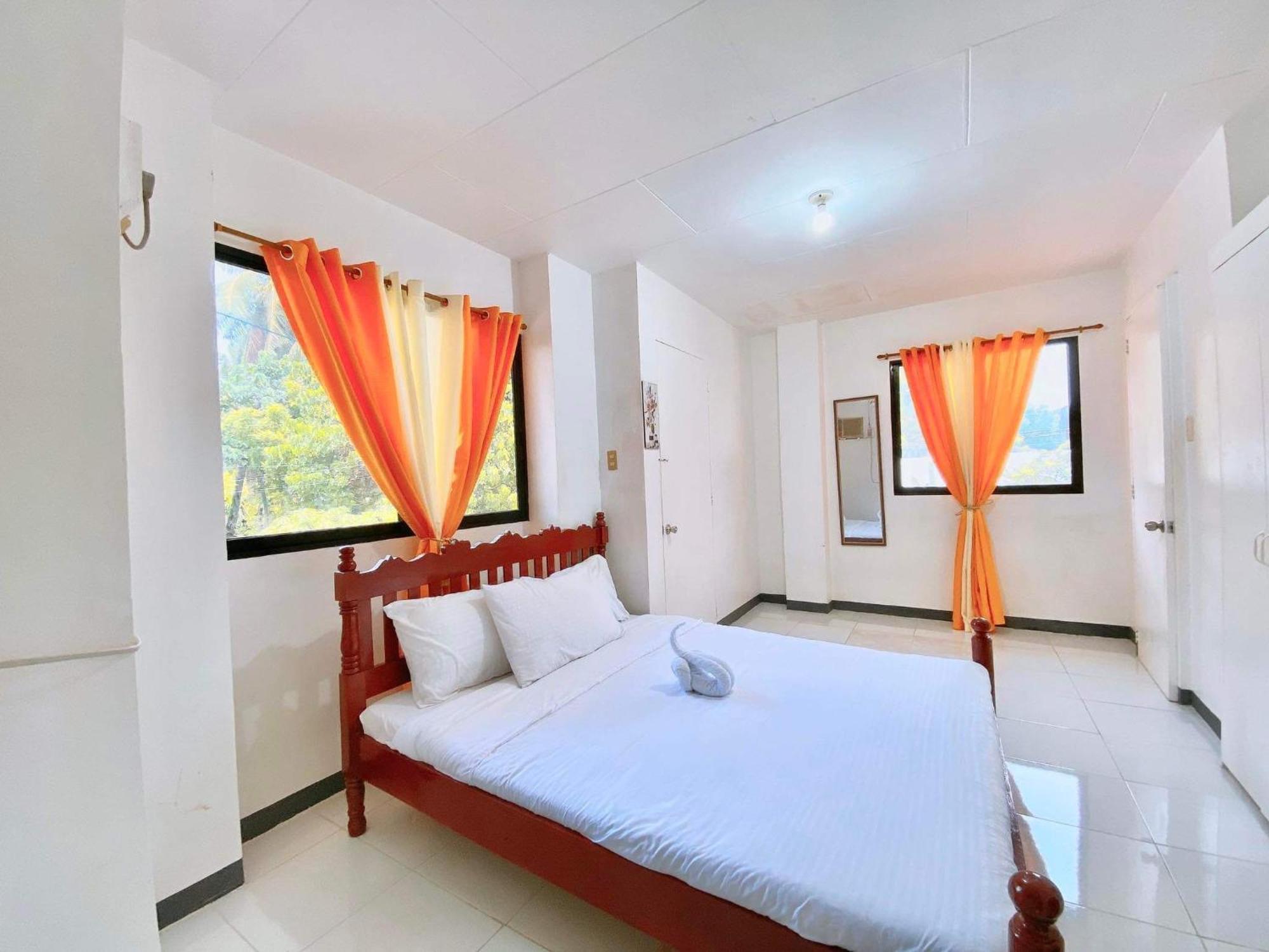 Luna Oslob Travellers Inn Buitenkant foto