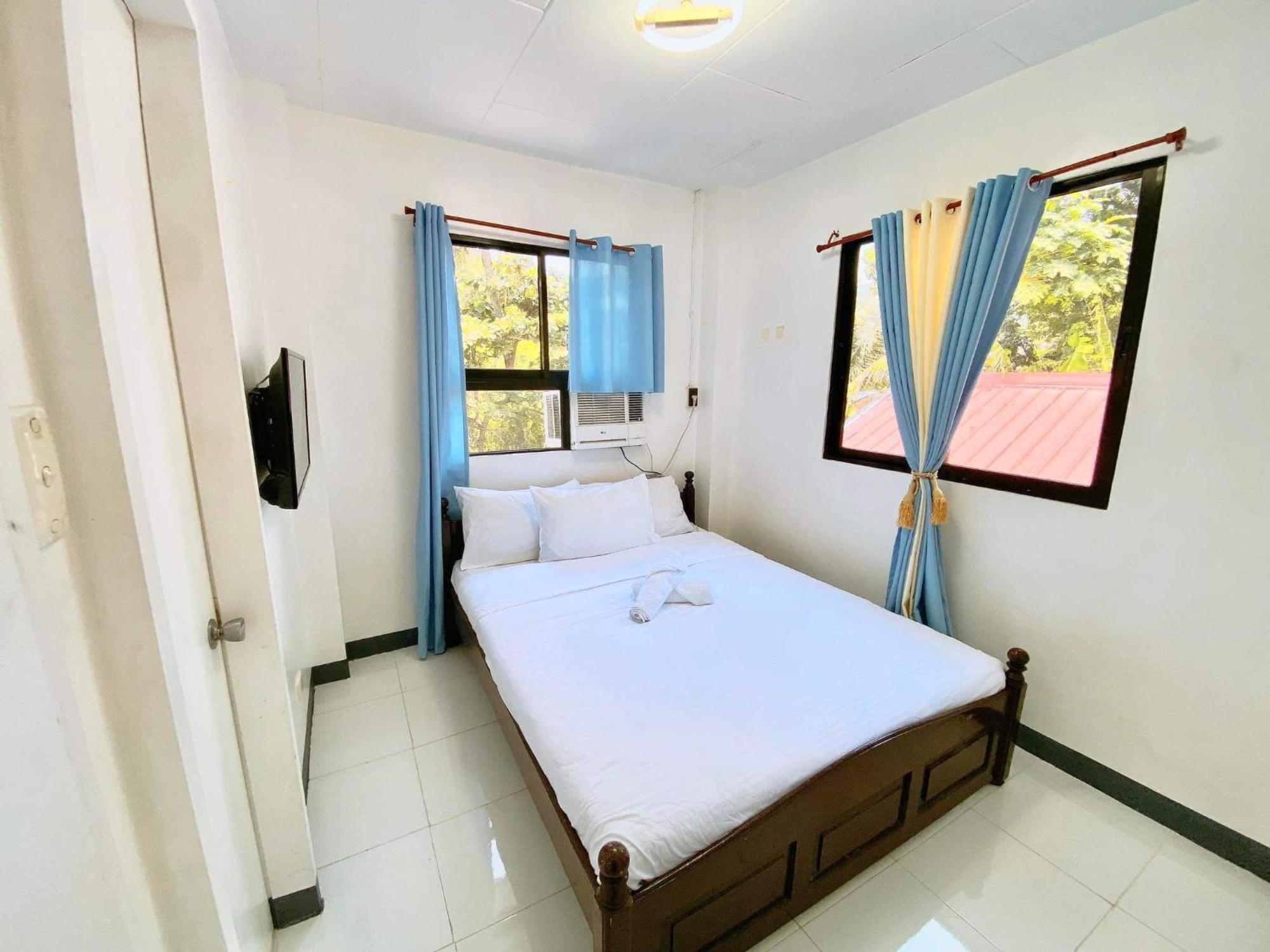 Luna Oslob Travellers Inn Buitenkant foto