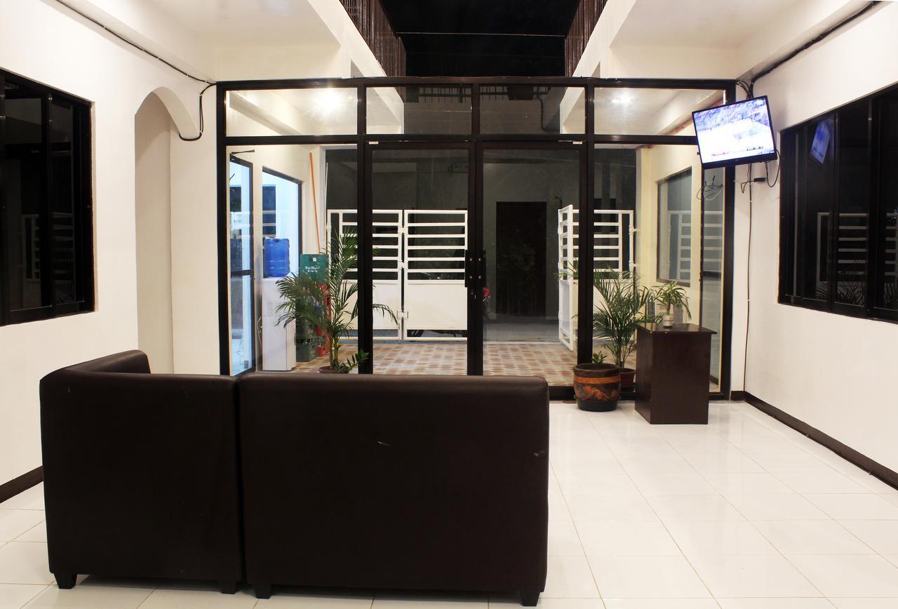 Luna Oslob Travellers Inn Buitenkant foto