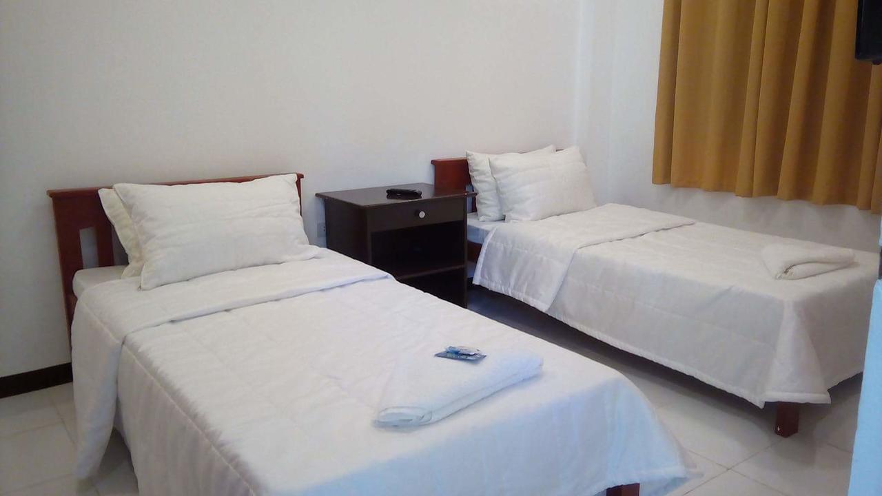 Luna Oslob Travellers Inn Buitenkant foto