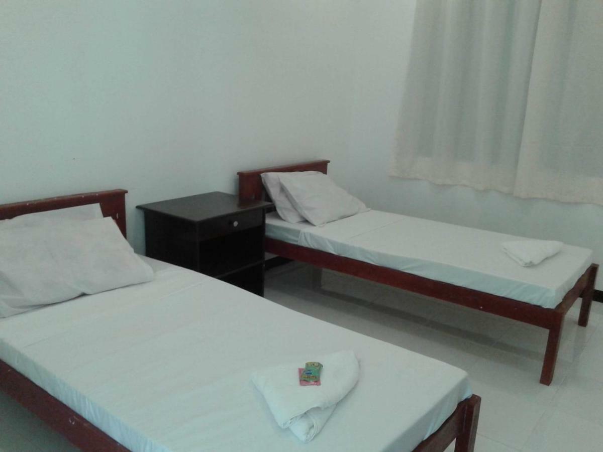 Luna Oslob Travellers Inn Buitenkant foto