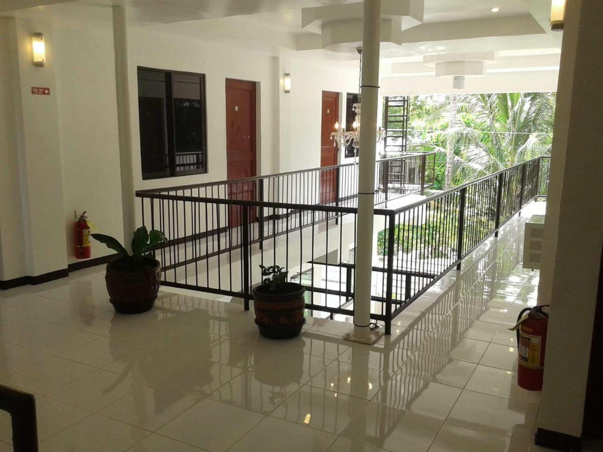 Luna Oslob Travellers Inn Buitenkant foto